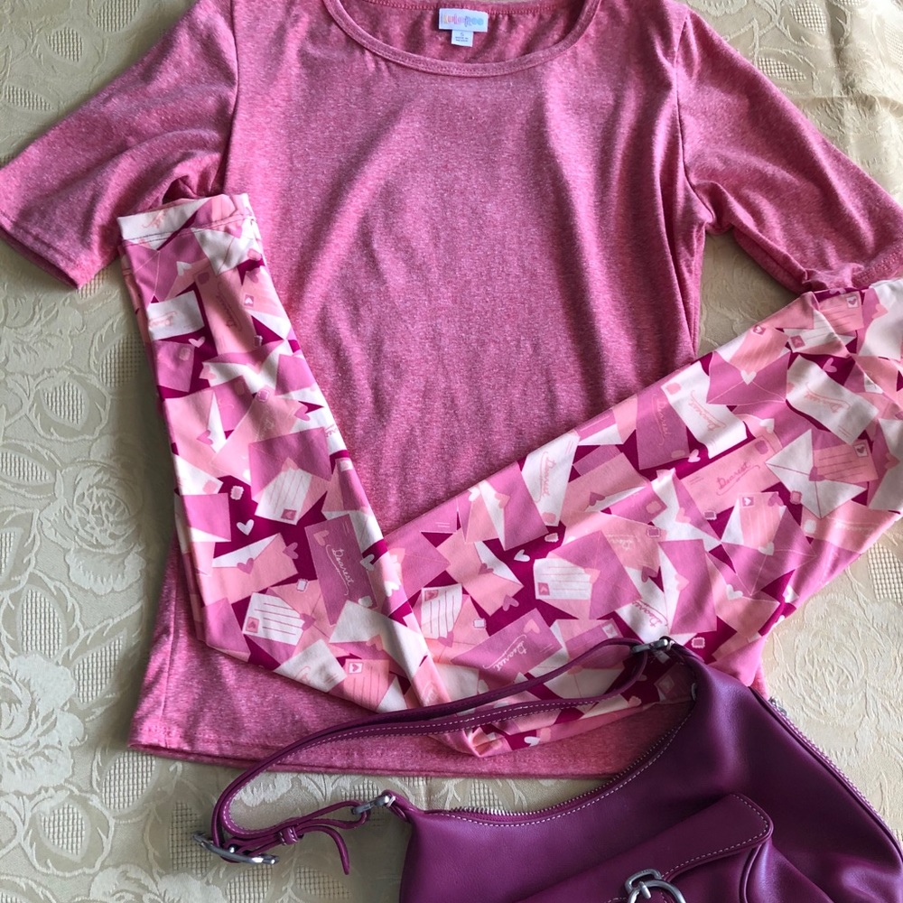 LuLaRoe Valentine Outfit GiGi with leggings